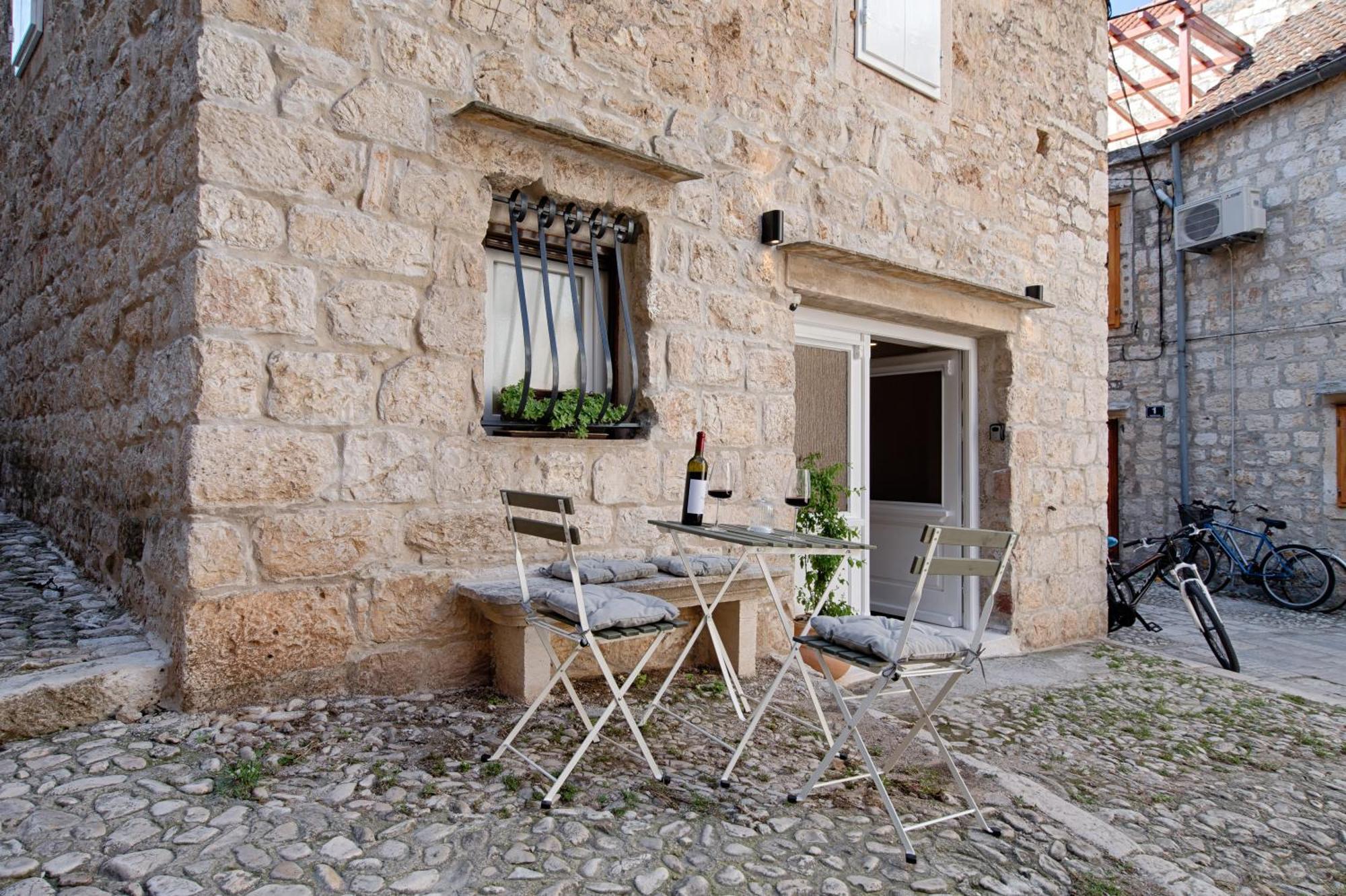 Apartment Kirinkin Βις Εξωτερικό φωτογραφία